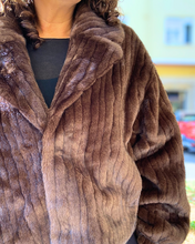 Carica l'immagine nel visualizzatore di Gallery, Giacca in ecopelliccia