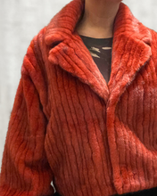 Carica l'immagine nel visualizzatore di Gallery, Giacca in ecopelliccia