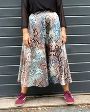 Carica l'immagine nel visualizzatore di Gallery, Gonna pantalone Livia
