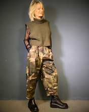 Carica l'immagine nel visualizzatore di Gallery, Pantalone mimetico