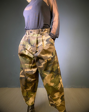 Carica l'immagine nel visualizzatore di Gallery, Pantalone mimetico