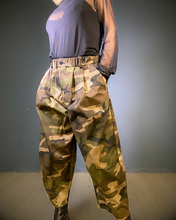 Carica l'immagine nel visualizzatore di Gallery, Pantalone mimetico