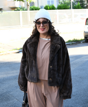 Carica l'immagine nel visualizzatore di Gallery, Giacca in ecopelliccia