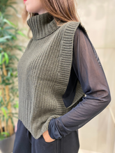 Carica l'immagine nel visualizzatore di Gallery, Gilet cachemire