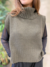 Carica l'immagine nel visualizzatore di Gallery, Gilet cachemire