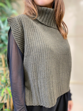 Carica l'immagine nel visualizzatore di Gallery, Gilet cachemire