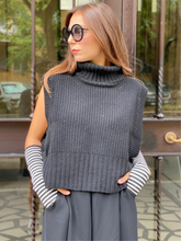 Carica l'immagine nel visualizzatore di Gallery, Gilet cachemire