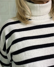 Carica l&#39;immagine nel visualizzatore di Gallery, Maglione a righe
