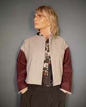 Carica l'immagine nel visualizzatore di Gallery, Bomber Asia
