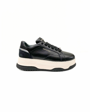 Carica l&#39;immagine nel visualizzatore di Gallery, Sneaker J-422
