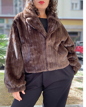 Carica l&#39;immagine nel visualizzatore di Gallery, Giacca in ecopelliccia
