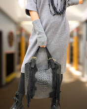 Carica l'immagine nel visualizzatore di Gallery, Borsa frange
