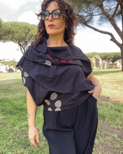 Carica l'immagine nel visualizzatore di Gallery, Maglia scomposta
