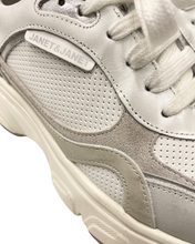 Carica l'immagine nel visualizzatore di Gallery, Sneaker J-611
