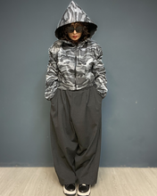 Carica l'immagine nel visualizzatore di Gallery, Impermeabile camouflage
