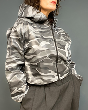 Carica l'immagine nel visualizzatore di Gallery, Impermeabile camouflage

