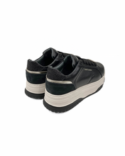 Carica l&#39;immagine nel visualizzatore di Gallery, Sneaker J-422

