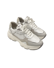 Carica l'immagine nel visualizzatore di Gallery, Sneaker J-611
